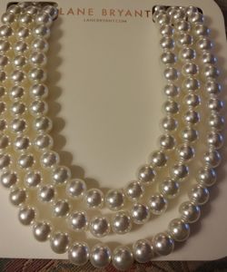 3 strand faux pearl necklace